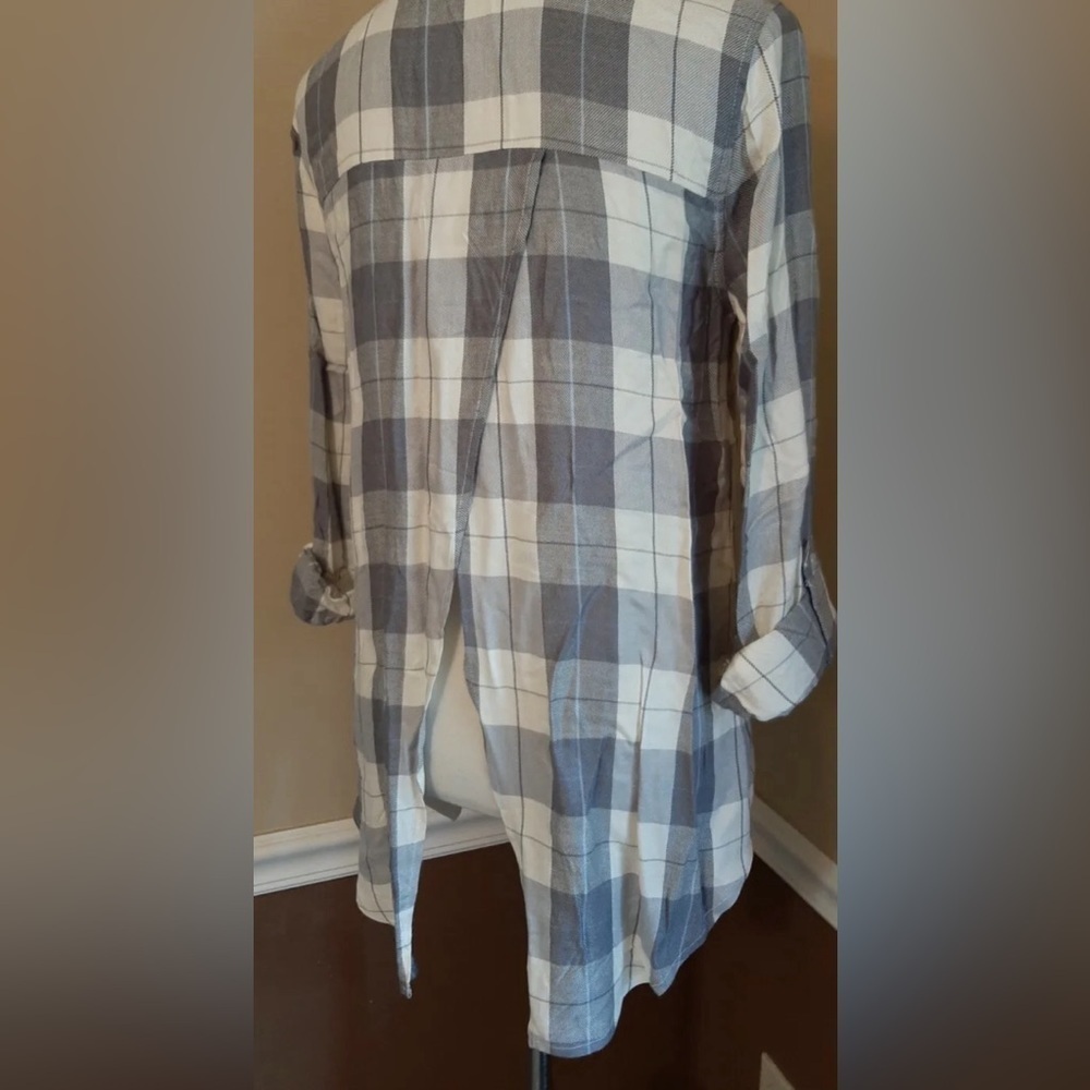 Gray Plaid Top Button Down Open-Back Roll-Tab Sle… - image 5